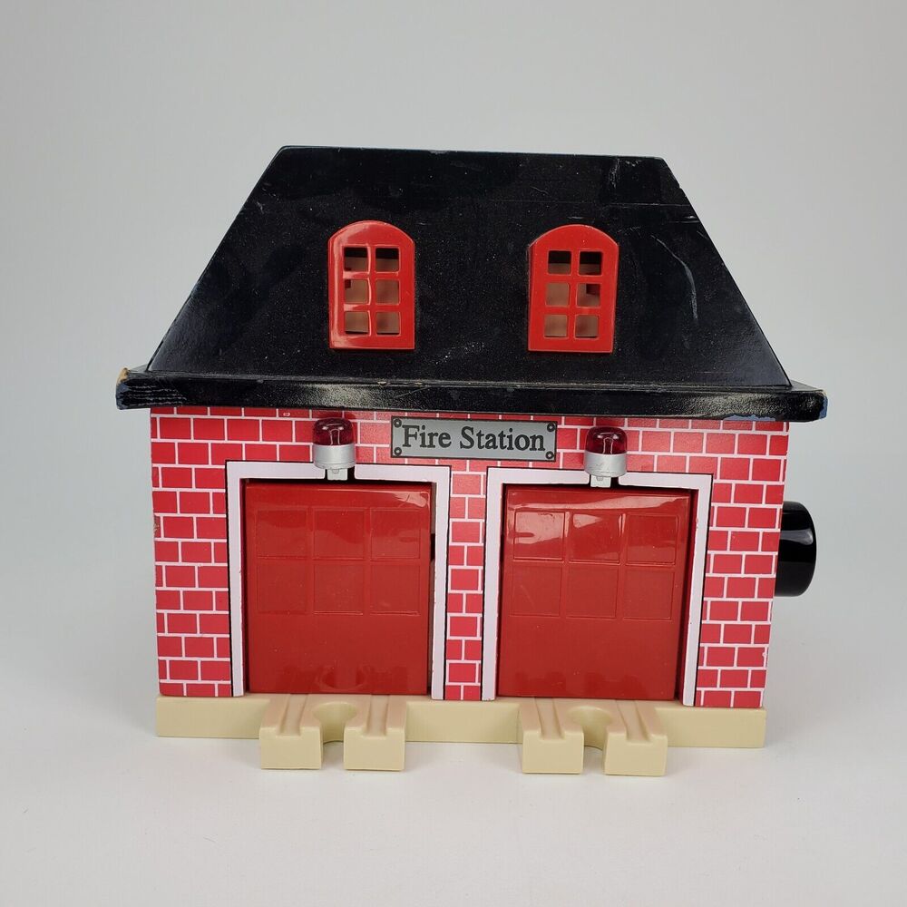 Battat Fire Station 2 Doors - NO Sound Or‎ Action